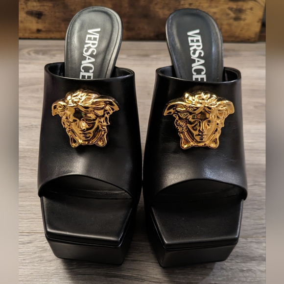 Versace Mule platforms Nero-Oro 2023 Collection - Picture 1 of 5